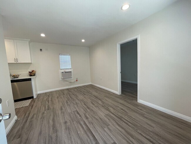 Photo - 1415 S Marengo Ave Unit #C