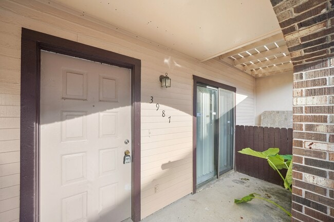 Photo - 3987 Tanglewilde St Unidad True
