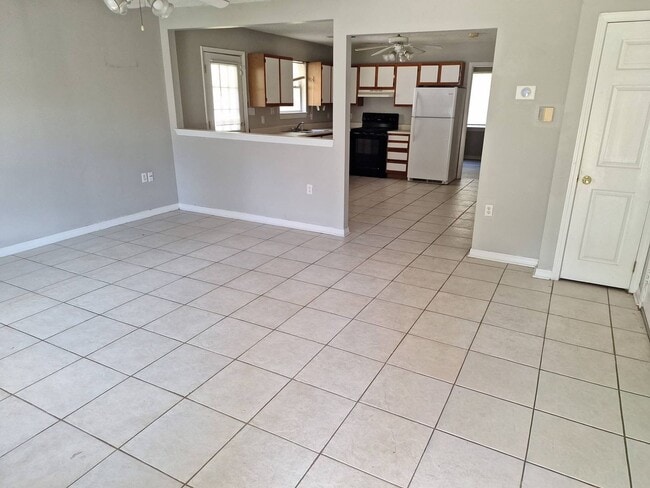 Photo - 8100-8104 Exchange St Apartamento Unidad 8104