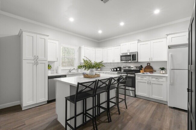 Photo - 1521 Preston St S