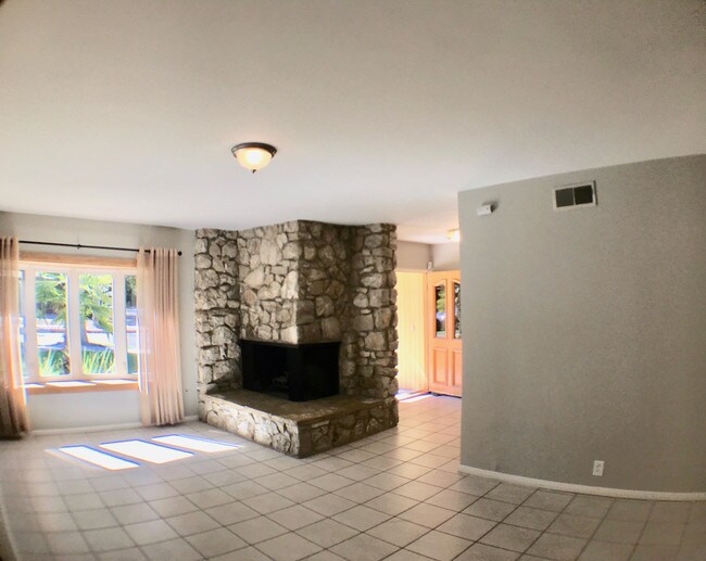 Photo - 20923 De La Guerra St