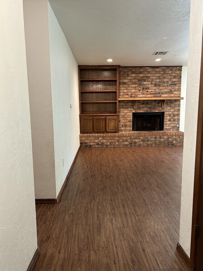Photo - 214 Falcon Ct