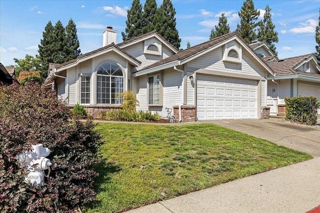 Building Photo - Updated Contemporary 3 Bed / 2 Bath Home w...