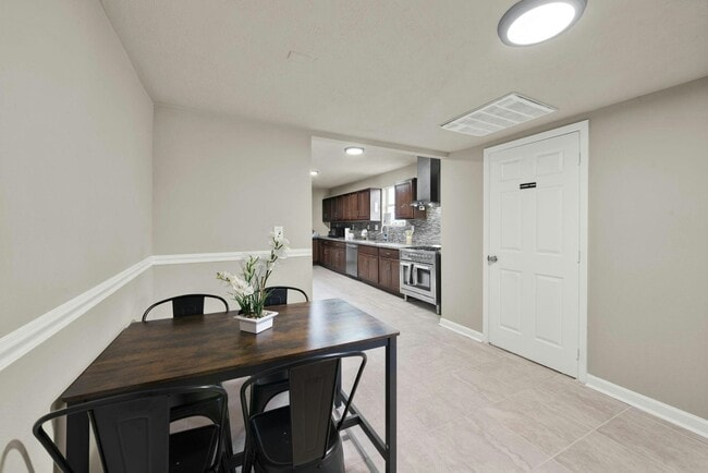 Photo - 1917 Sadler St Unidad 7