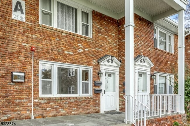 Photo - 579 Lakeside Ave Apartment Unit 202