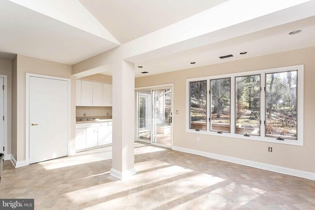 Photo - 1103 Rolandvue Rd