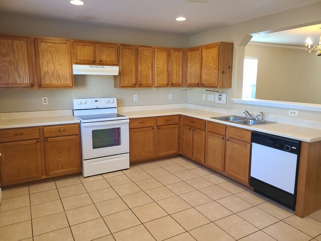 Photo - 3 Bedroom With Large Yard