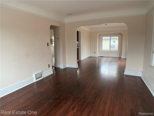 Photo - 3342 Buckingham Ave