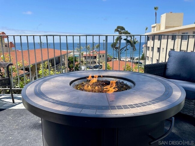 Photo - 866 Prospect St