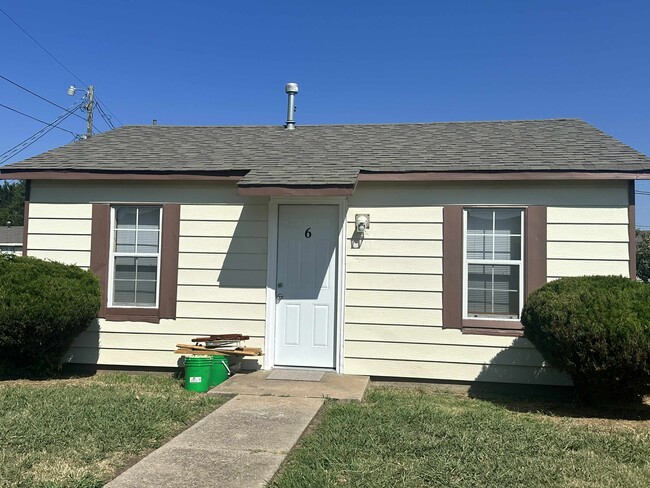 Building Photo - 6 Pine Creek Cir Rental