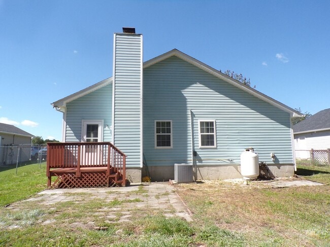 Photo - Lovely 3 Bedroom 2 Full Bathroom with a Bonus Room located in Springdale Acres