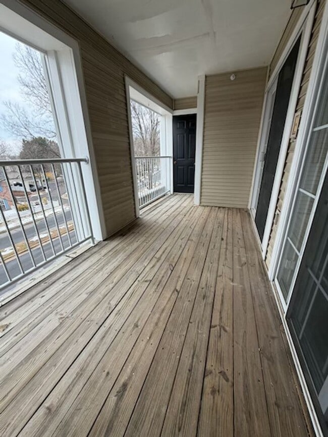 Photo - SPACIOUS 2 BEDROOM 2 BATH CONDO WITH LOFT IN KING FARM Unidad 303