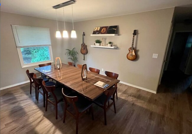 Photo - 13360 W Bluemound Rd Unidad 4