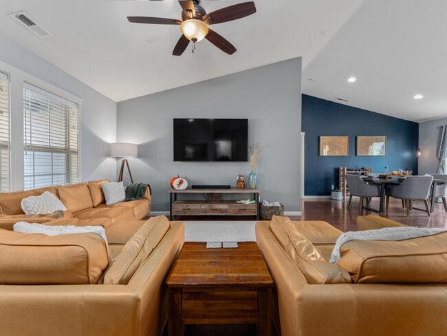 Photo - 447 N Wilson St
