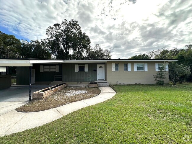 Building Photo - 3 Bedroom 2 Bath in the desired community ... Rental