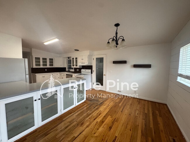 Photo - 1861 Gallup St