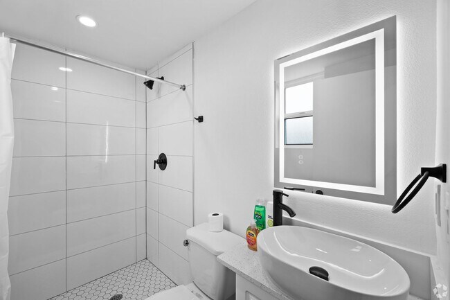 Photo - MH 1419 W 35th St
