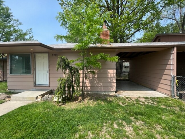 Photo - 3006 Bella~Great North End Home!