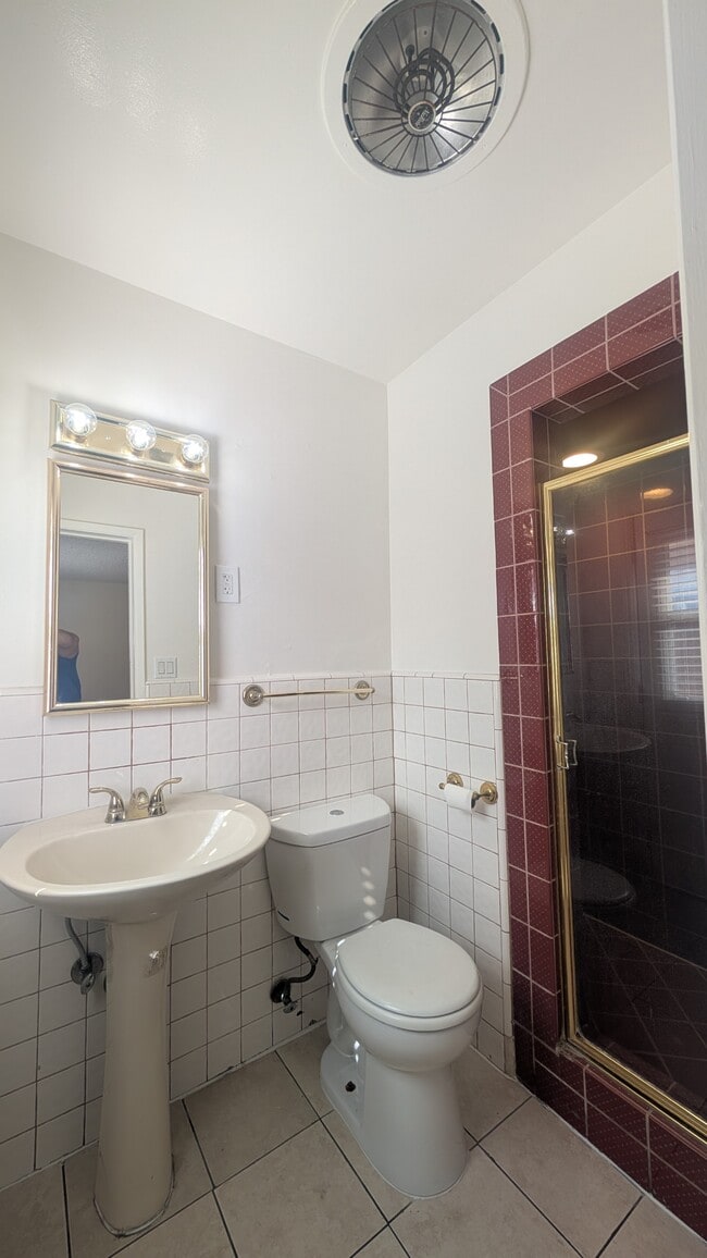 Photo - 1618 S Meeker Ave