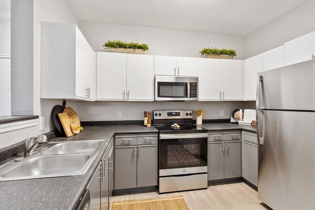 Building Photo - ReNew Jordan Creek Rental