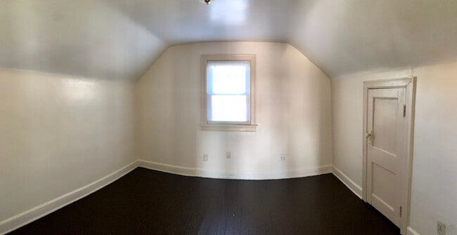 Photo - 1924 Maple Ave NE