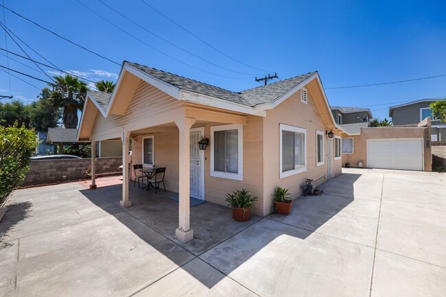 Building Photo - 121 S Lotus Ave
