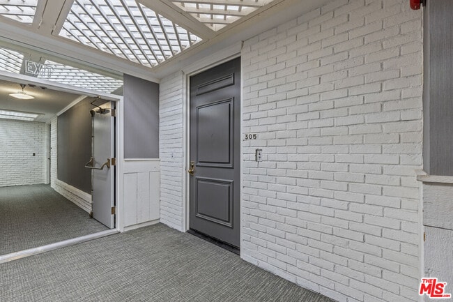 Photo - 1260 S Beverly Glen Blvd Unit 305