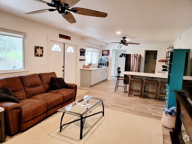 Building Photo - 10301 Wolf Dr Rental