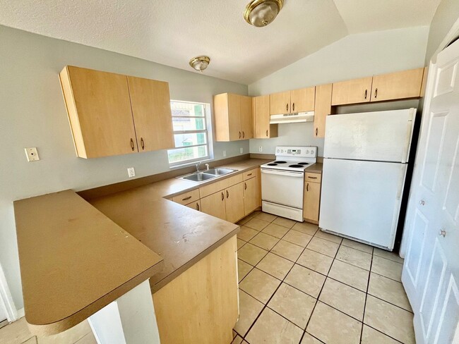 Photo - SPACIOUS 2BR/1BA Duplex, Vaulted Ceilings, More! NO APPLICATION FEE!