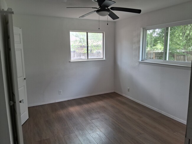 Photo - 207 Arnett Dr Unidad 2 Bedroom 2 Bathroom