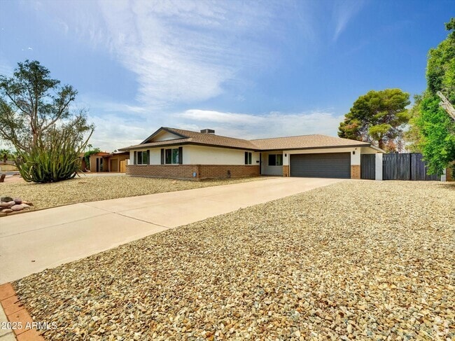 Building Photo - 3118 S Evergreen Rd Rental