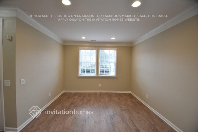 Photo - 335 Yellow Iris Rd SE House