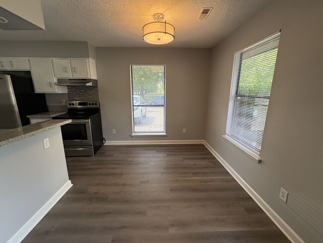 Photo - Updated 2 Bedroom Duplex in Windsor Park!