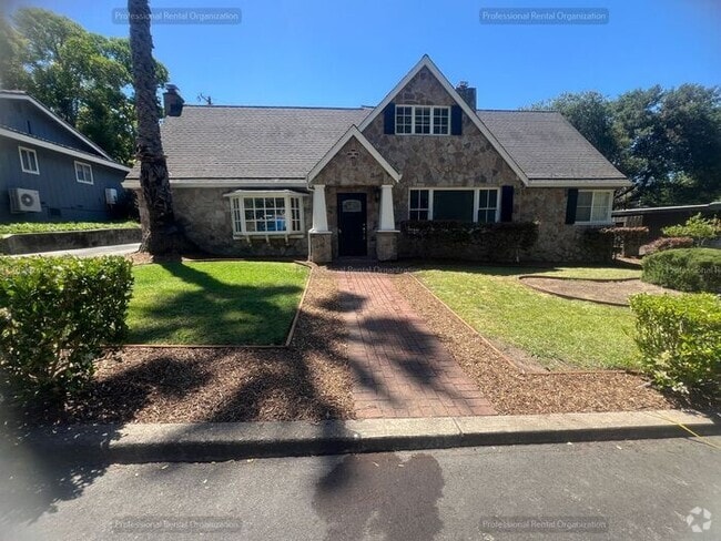 Building Photo - "Wine Country Living at Its Finest – 5BR R... Rental