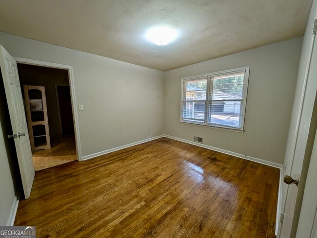 Photo - 170 Forest Rd
