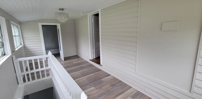 Sunroom - Entry to Unit B - 212 Summit St