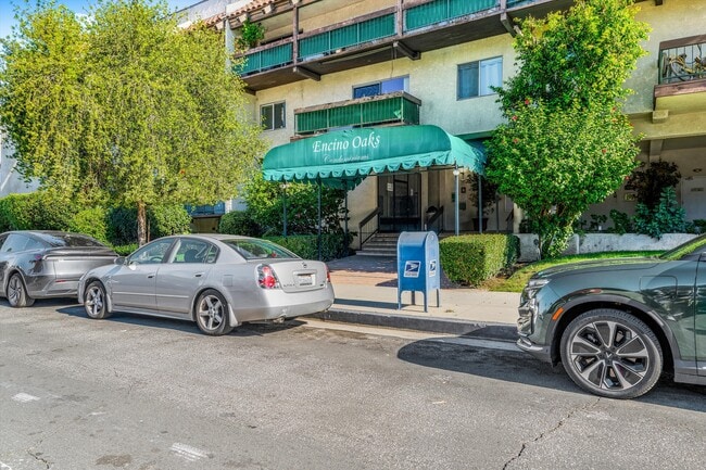 Building Photo - 5460 White Oak Ave Unit F303