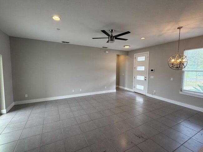 Photo - 105 Zinnia Ln