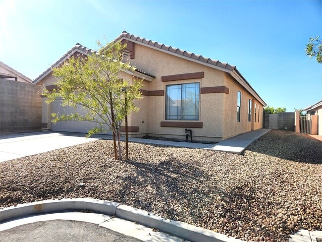 Photo - Single-Story Home with 2-Car Garage in Cul...