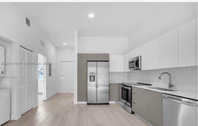 Building Photo - 501 W Dixie Hwy Unit C101