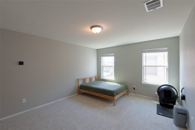 Photo - 404 Kaden Prince Dr