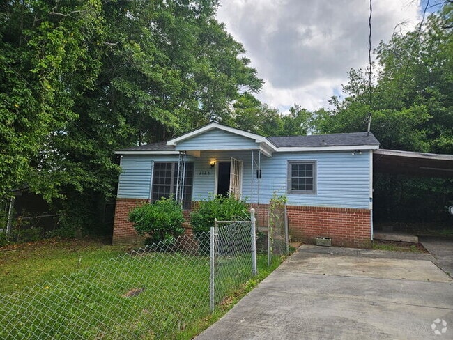 Building Photo - Three Bedroom Ranch Home, Total Electric