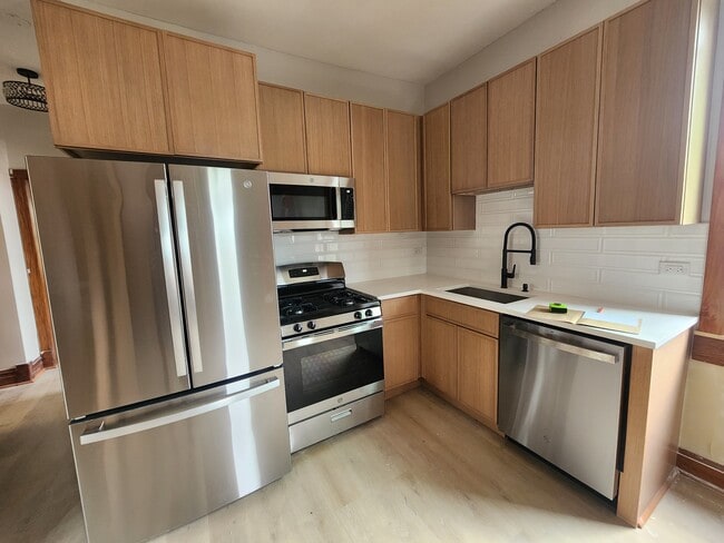 Building Photo - 5453 W Giddings St Unit 2 Rental