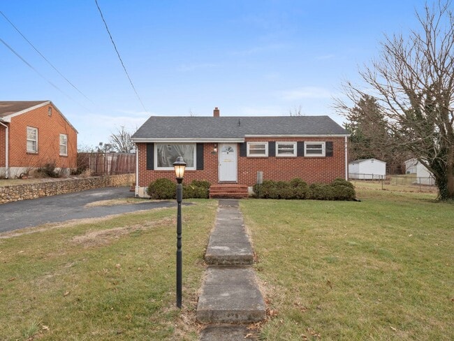 4 Bedroom/ 2 Bath Home for Rent in NW Roanoke - 4 Bedroom/ 2 Bath Home for Rent in NW Roanoke