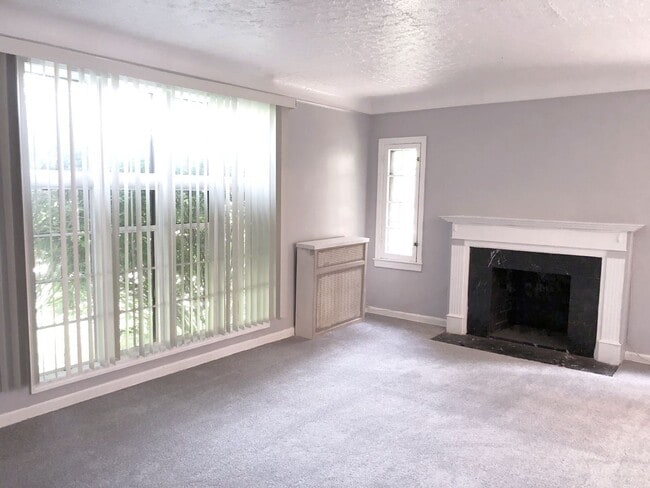 Building Photo - 3633 Lynnfield Rd Unit Down