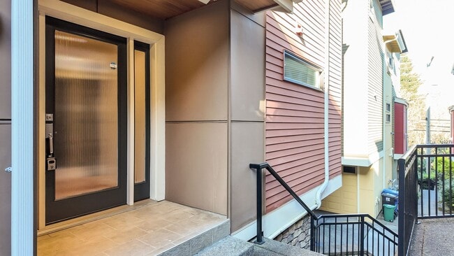 Photo - 3bd/2.5ba Seattle Townhome