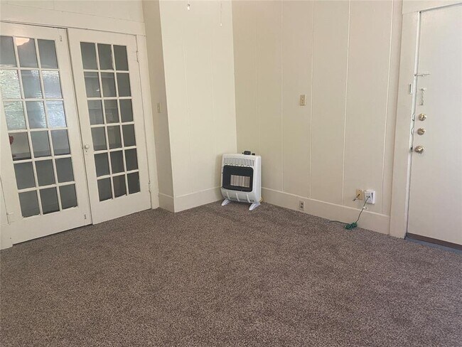 Photo - 401 W 38th St