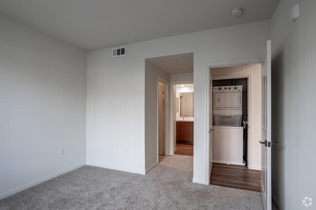 1BR, 1BA - 755SF - The Hawthorne