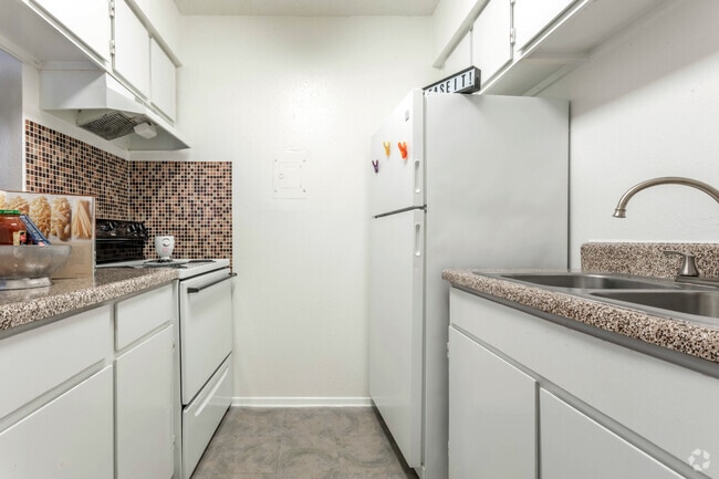 Kitchen - Madison at Bear Creek Apartments