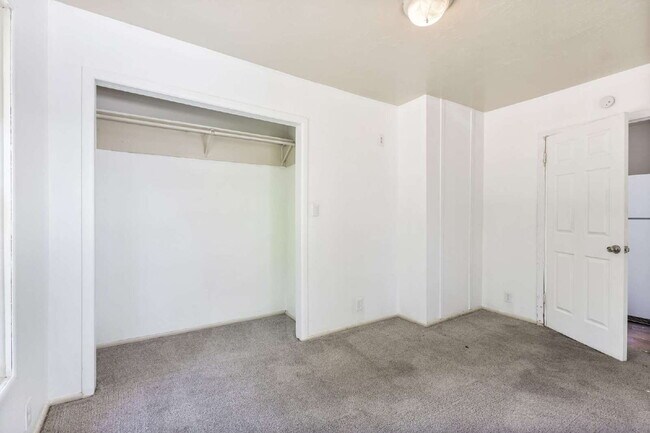 Cozy One bedroom in Great Ogden Location!